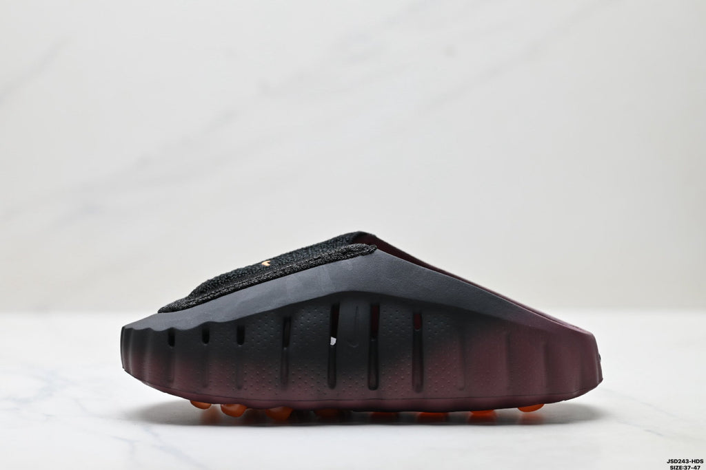 Comfortable and soft closed-toe slippers