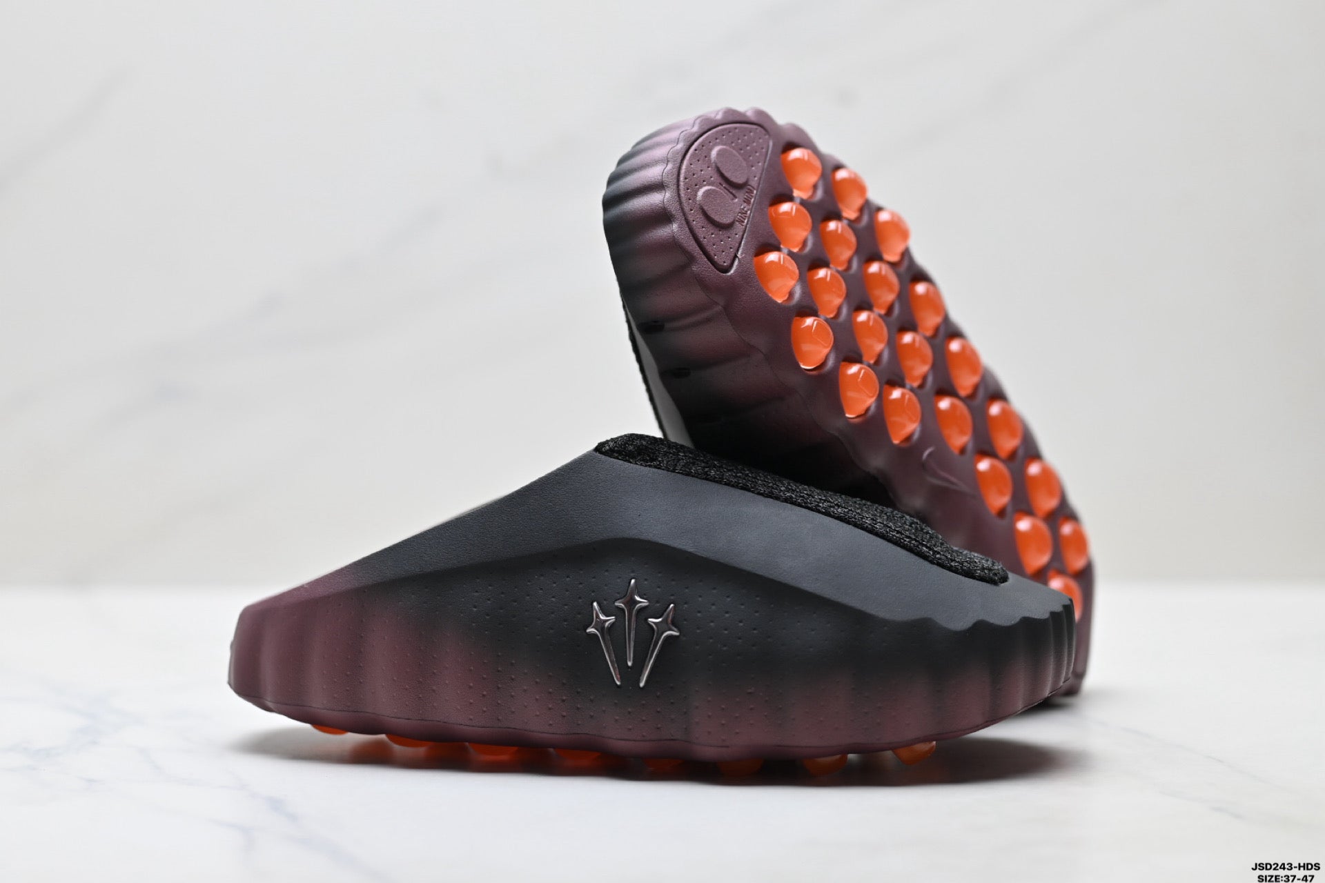 Comfortable and soft closed-toe slippers