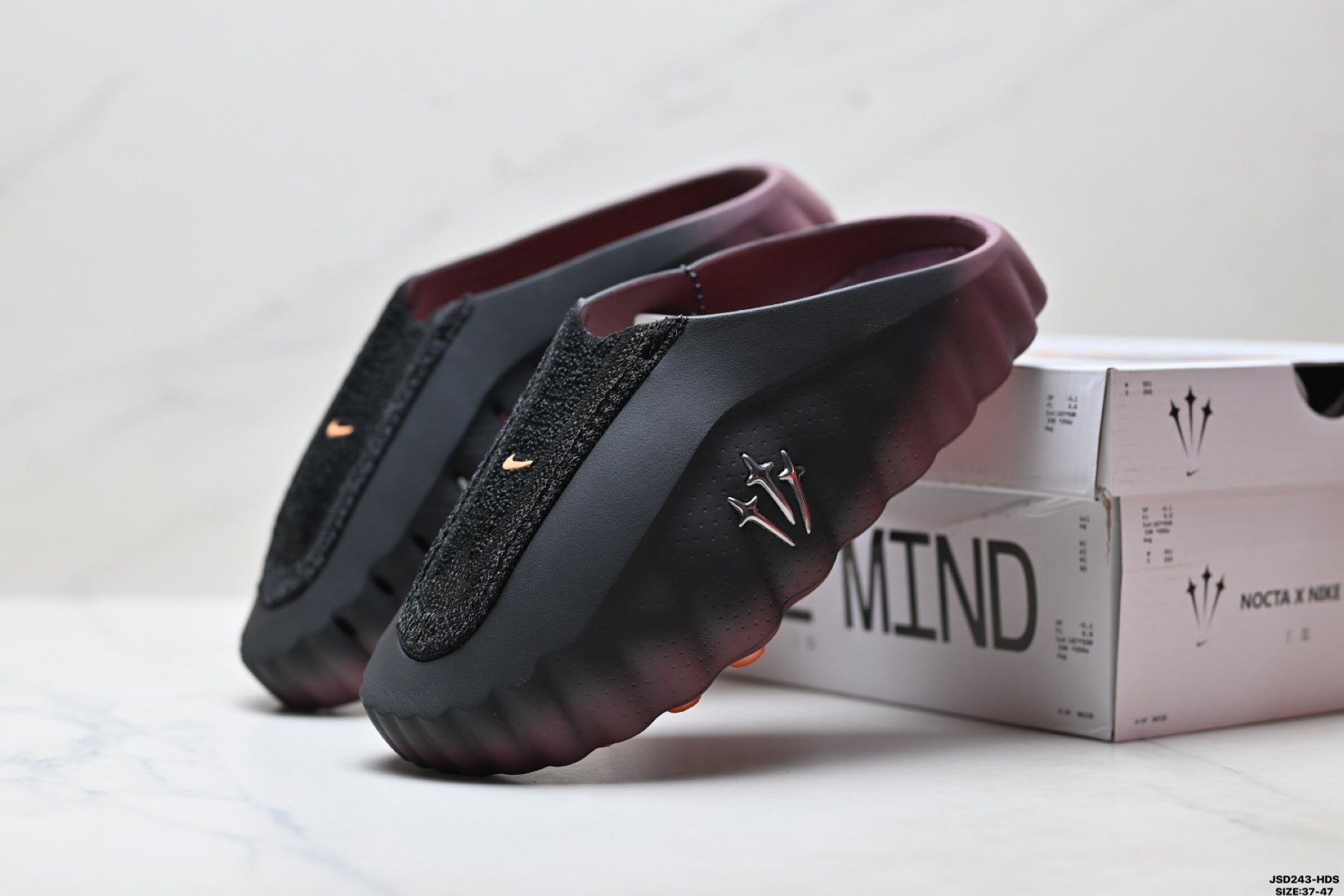 Comfortable and soft closed-toe slippers