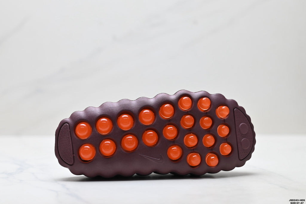 Comfortable and soft closed-toe slippers