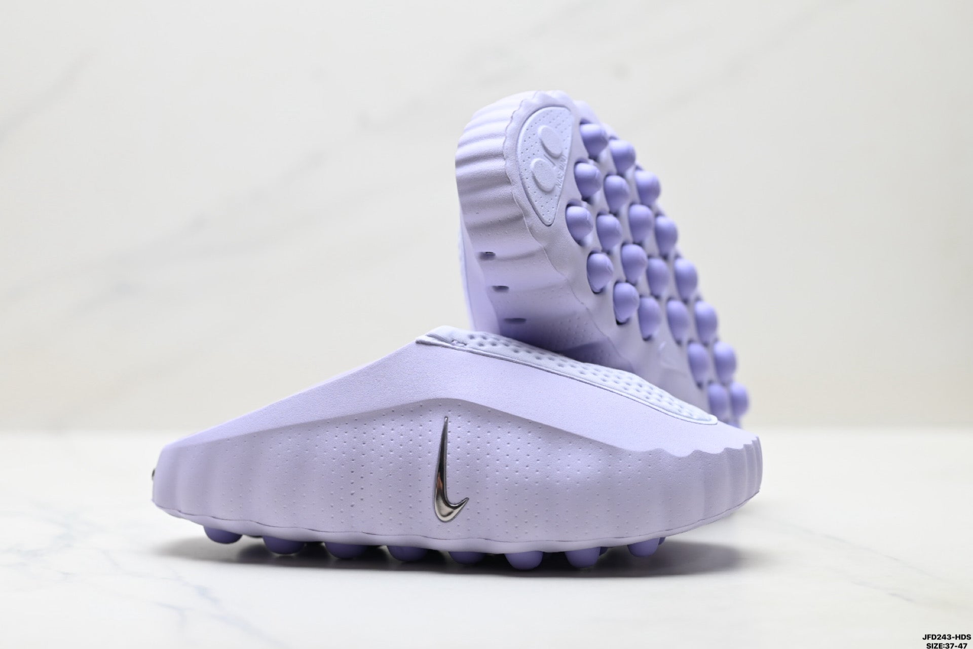 Comfortable and soft closed-toe slippers