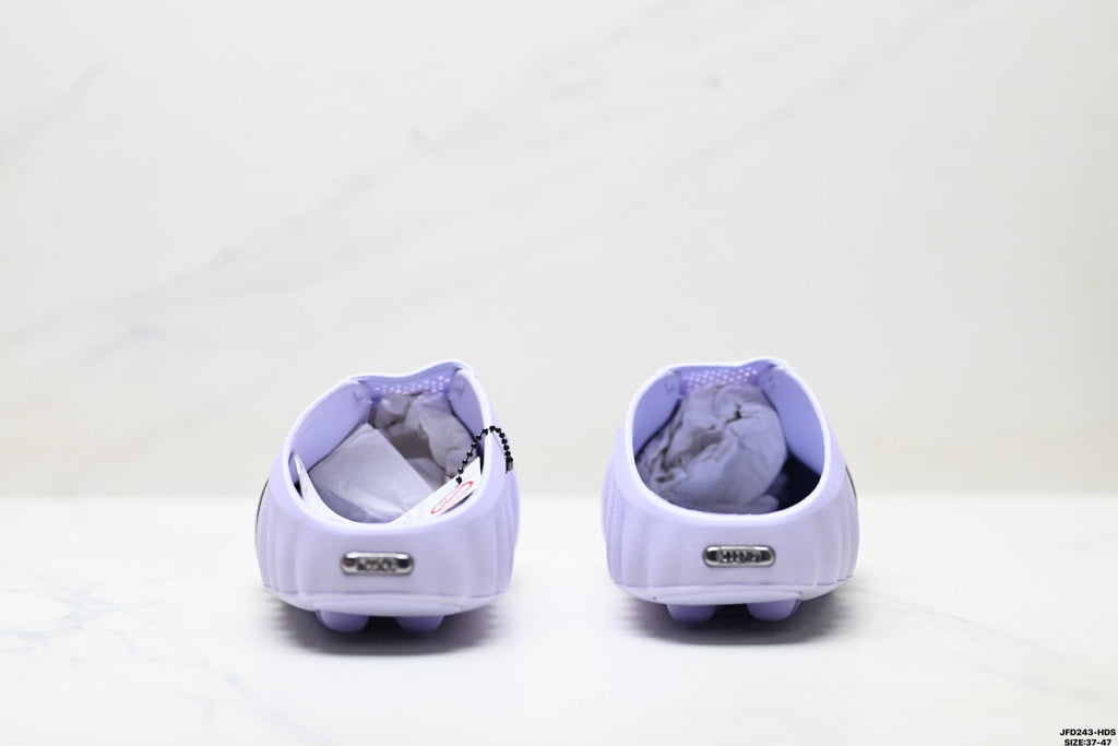 Comfortable and soft closed-toe slippers