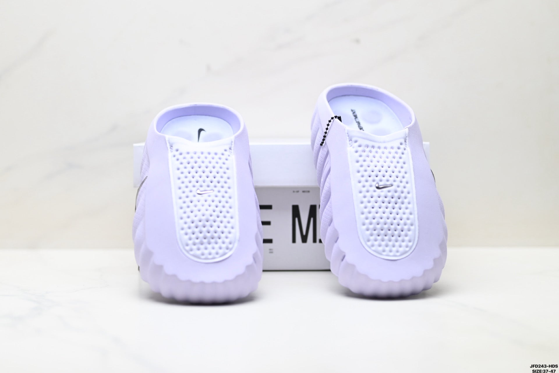 Comfortable and soft closed-toe slippers