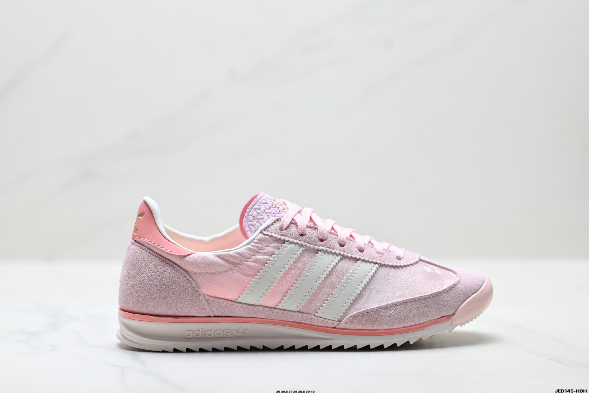 Adidas Originals Retro Casual Sneakers – Classic & Versatile