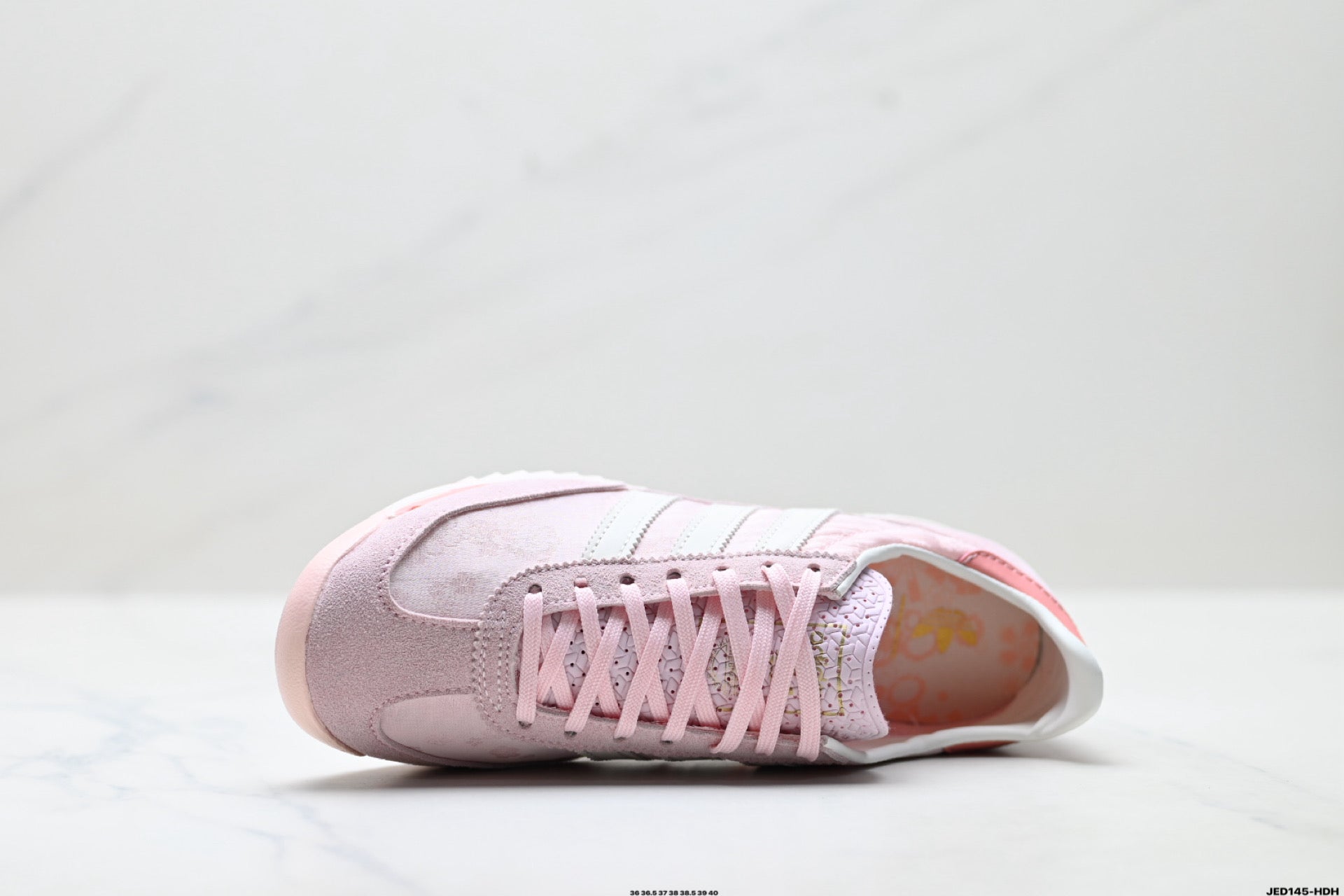 Adidas Originals Retro Casual Sneakers – Classic & Versatile