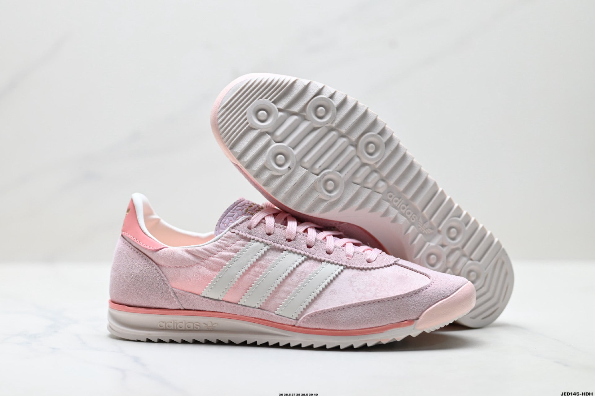 Adidas Originals Retro Casual Sneakers – Classic & Versatile