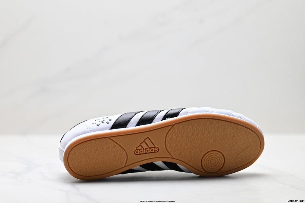 Classic Court Leather Sneakers