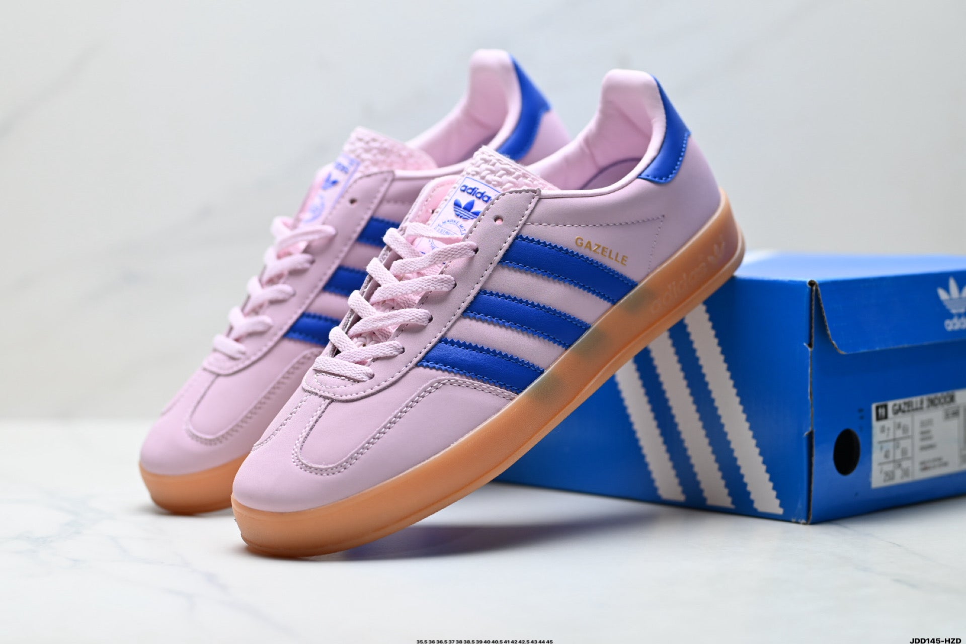 Adidas Classic Low Top Sneakers
