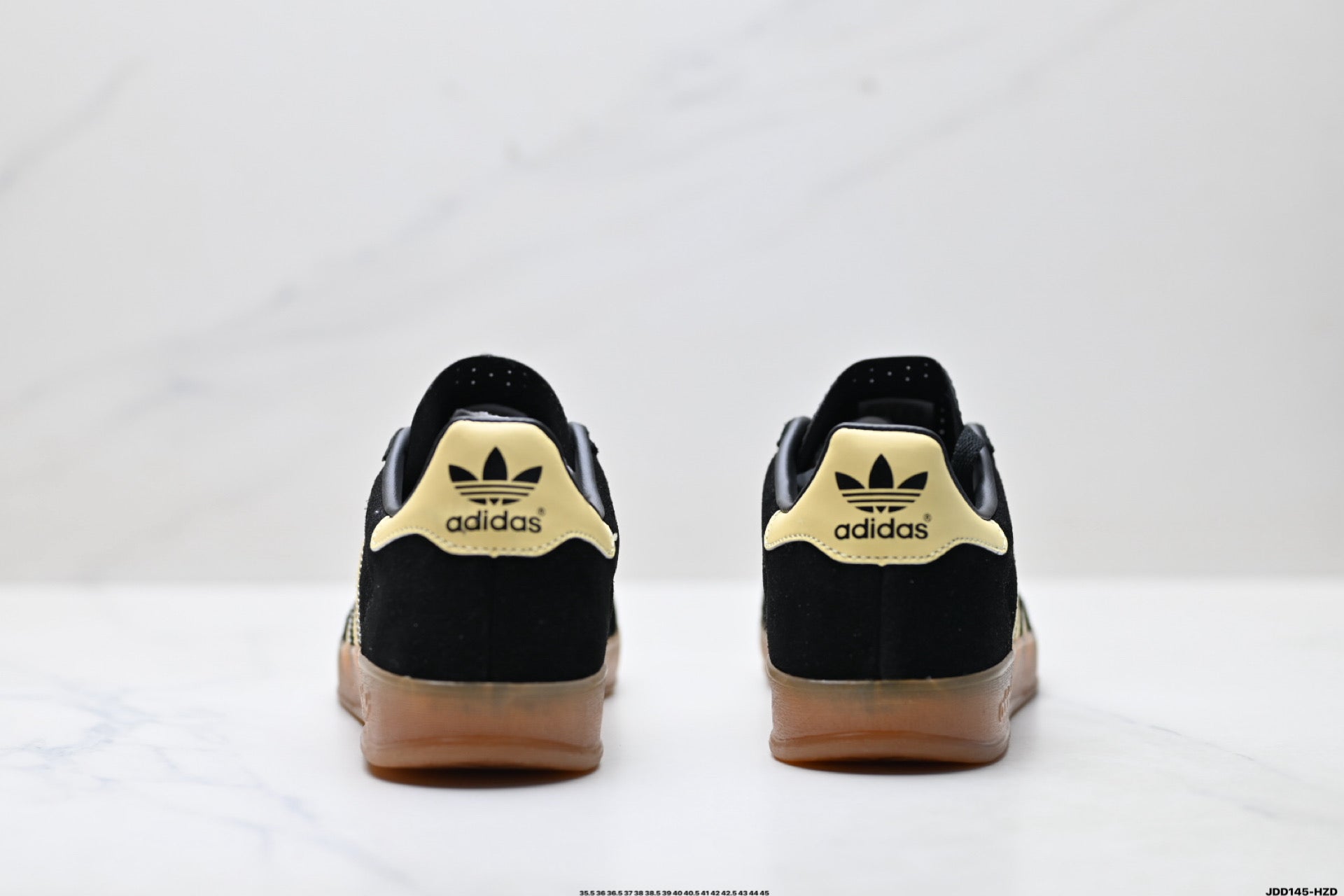 Adidas Classic Low Top Sneakers |