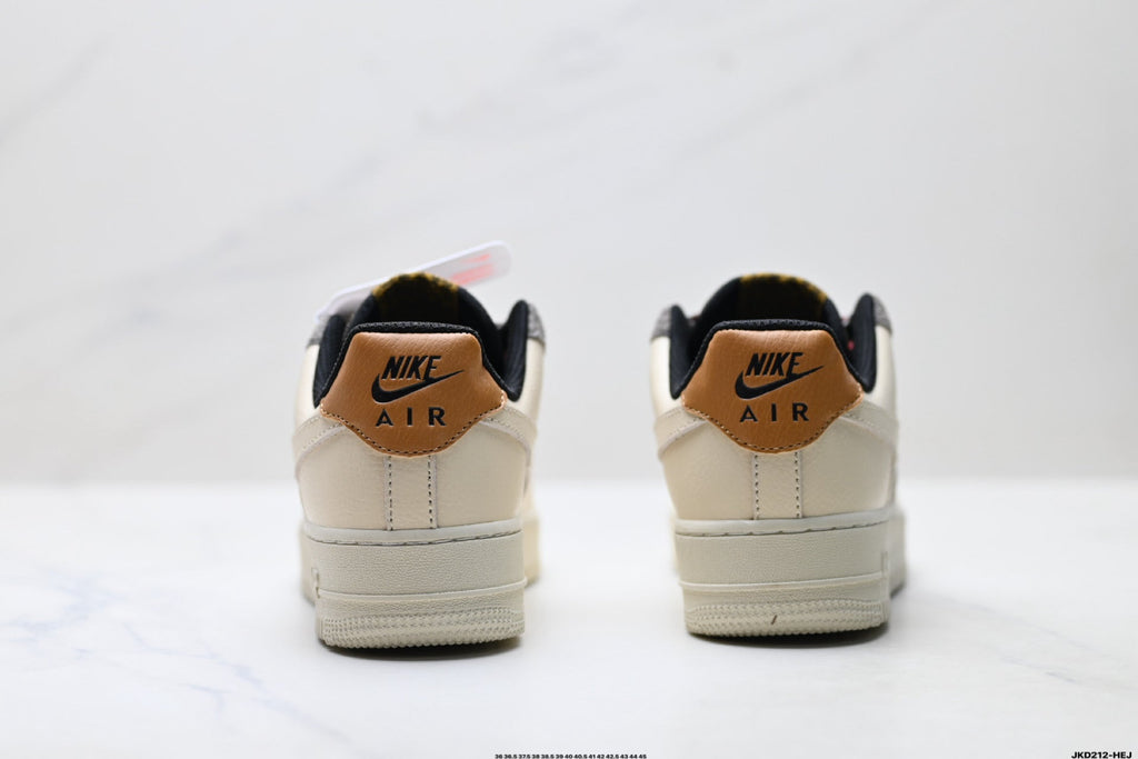 Nike Air Force 1 ’07 Low-Top Sneakers