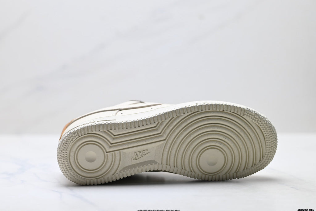 Nike Air Force 1 ’07 Low-Top Sneakers