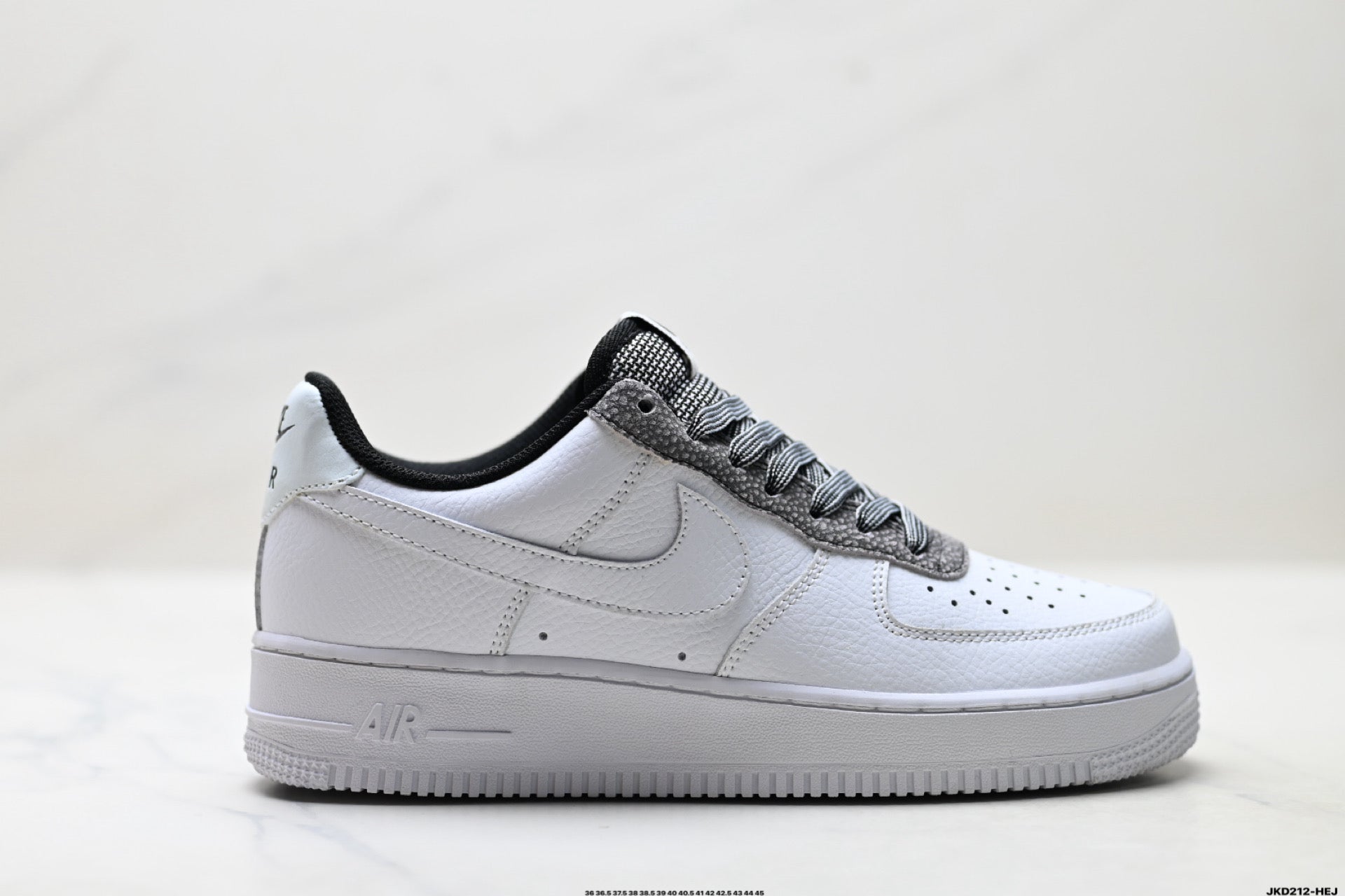 Nike Air Force 1 ’07 Low-Top Sneakers