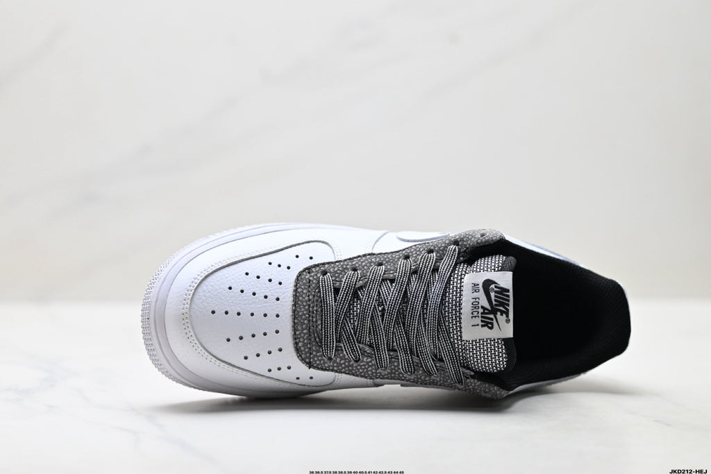 Nike Air Force 1 ’07 Low-Top Sneakers