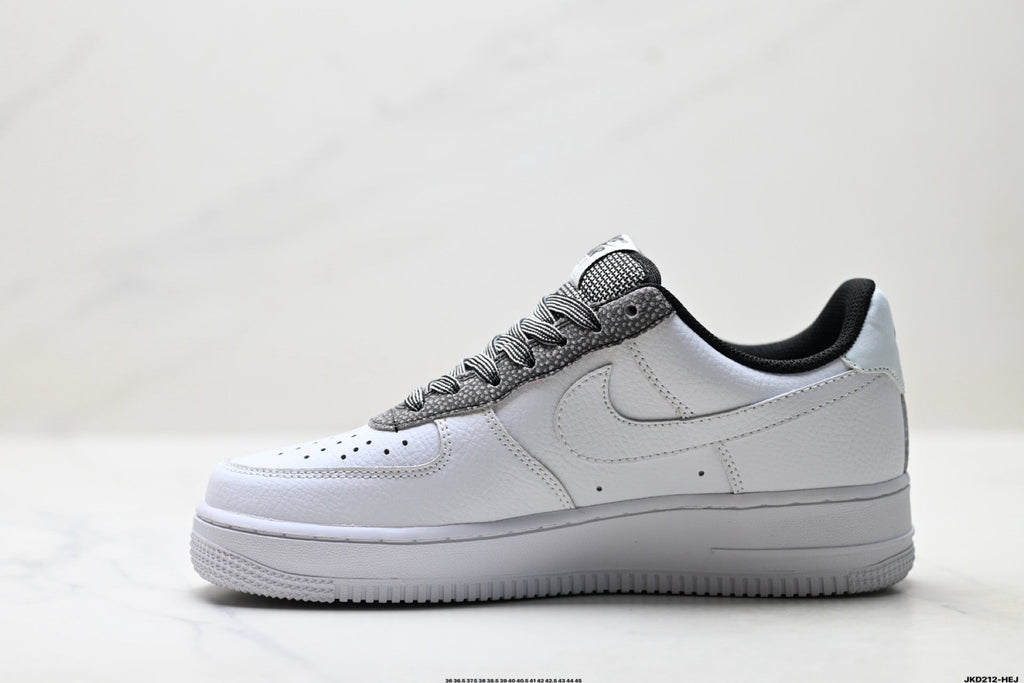 Nike Air Force 1 ’07 Low-Top Sneakers