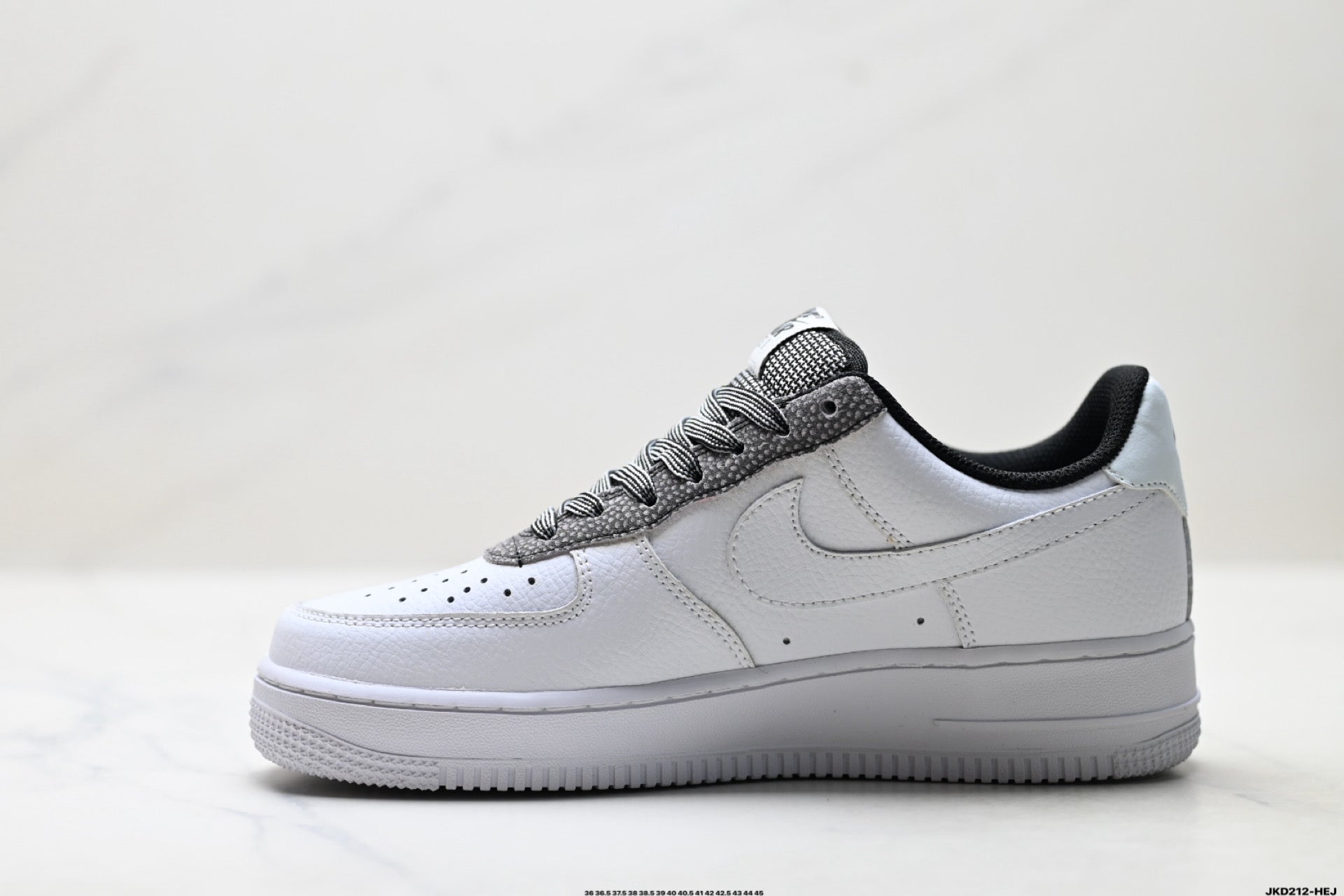Nike Air Force 1 ’07 Low-Top Sneakers