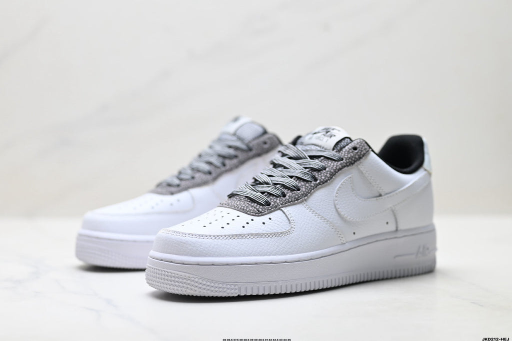 Nike Air Force 1 ’07 Low-Top Sneakers