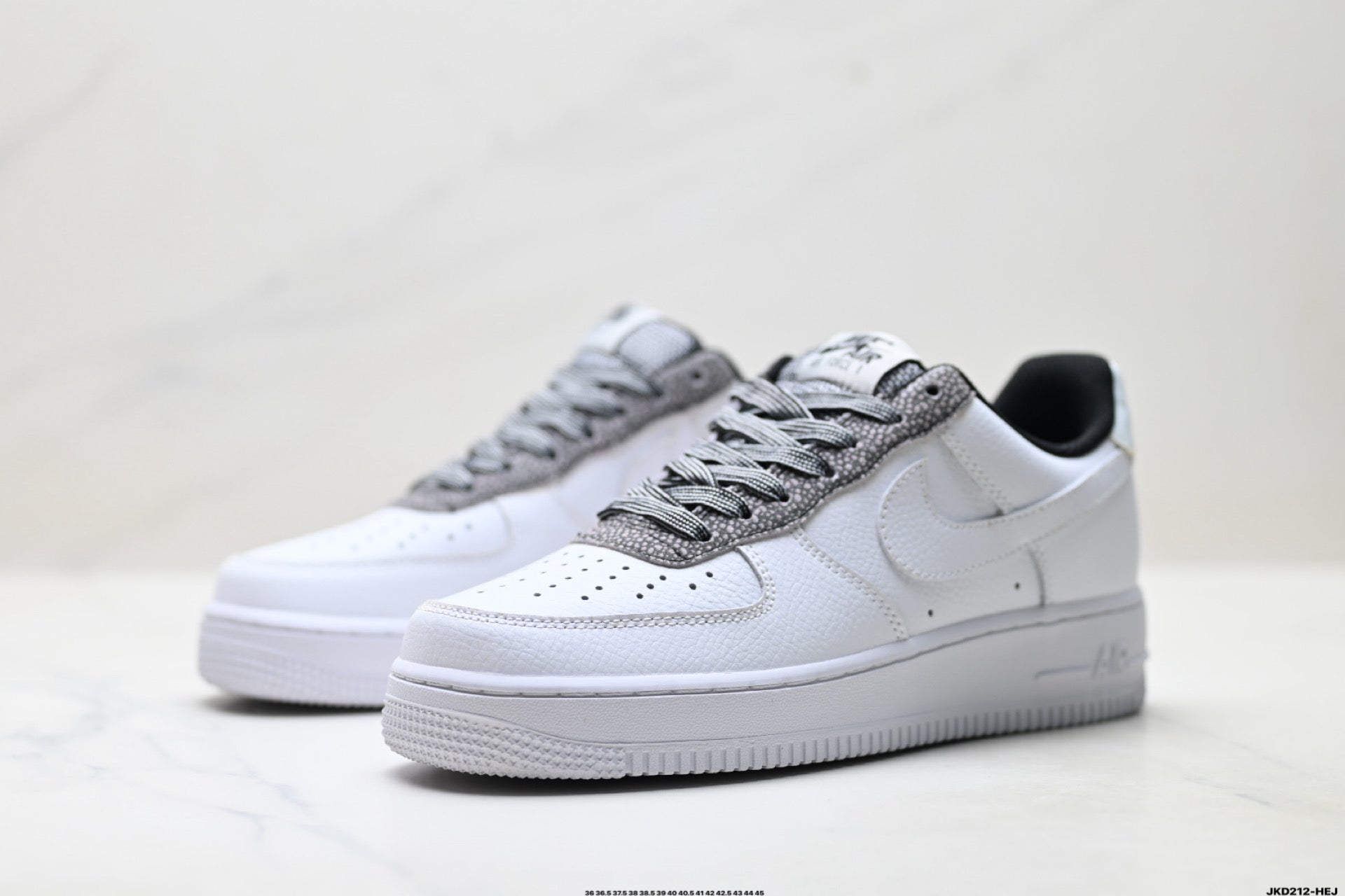 Nike Air Force 1 ’07 Low-Top Sneakers
