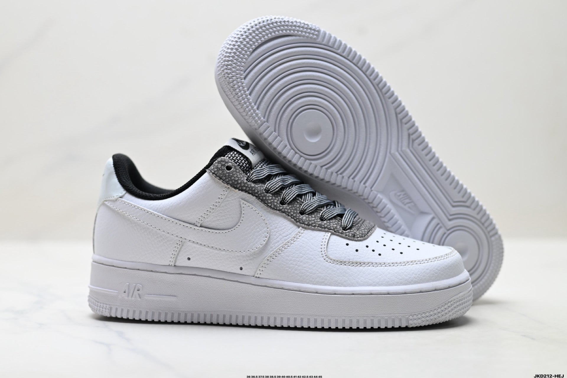 Nike Air Force 1 ’07 Low-Top Sneakers