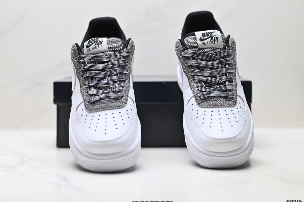 Nike Air Force 1 ’07 Low-Top Sneakers