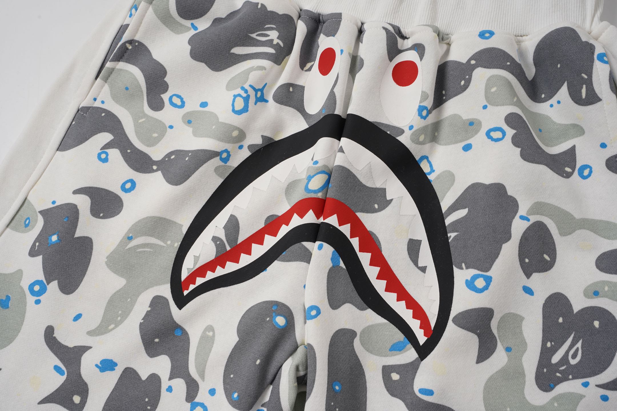 BAPE Shark Camo Sweat Shorts – White Camo