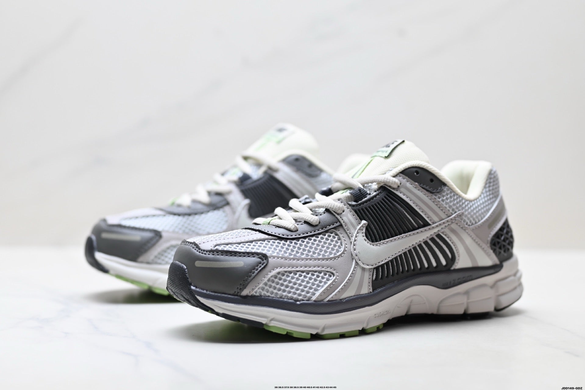 NIKE Matching Running Shoes